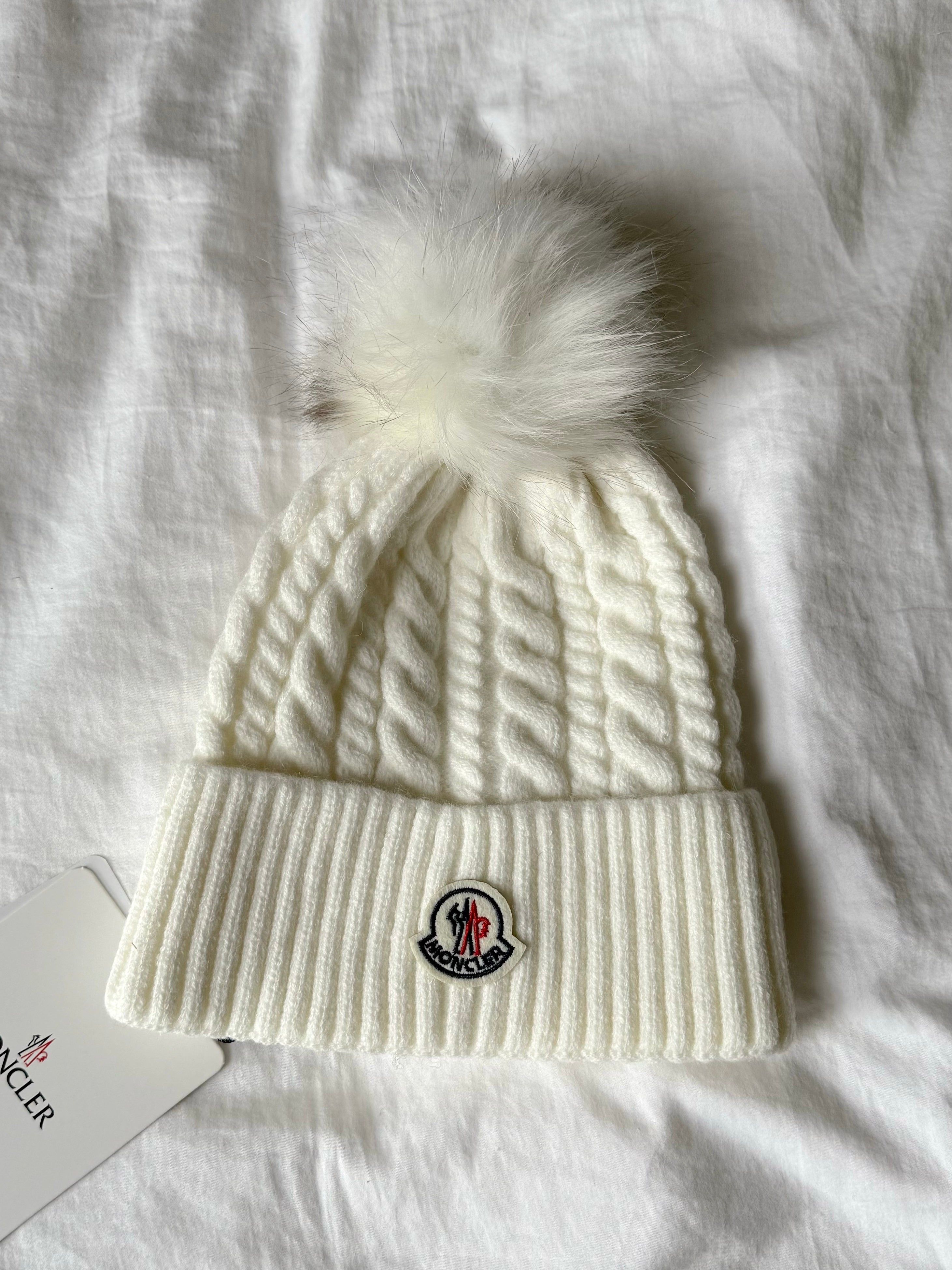 BONNET BLANC À POMPON*