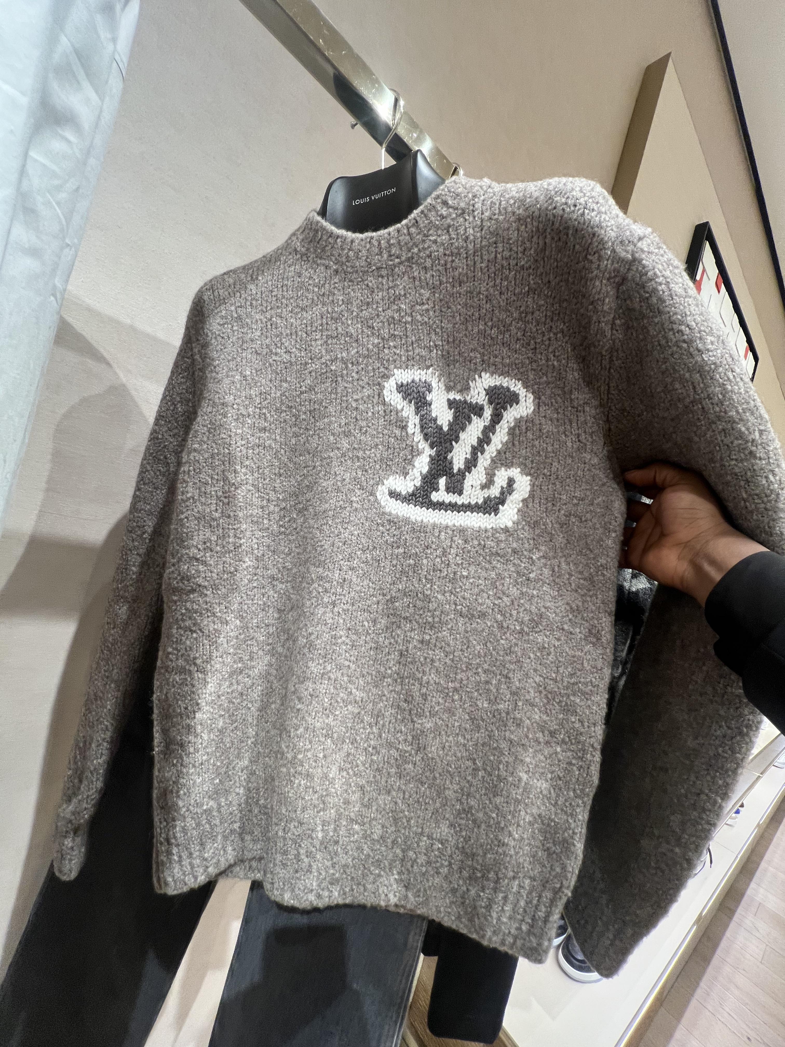 LV SWEATER BEIGE