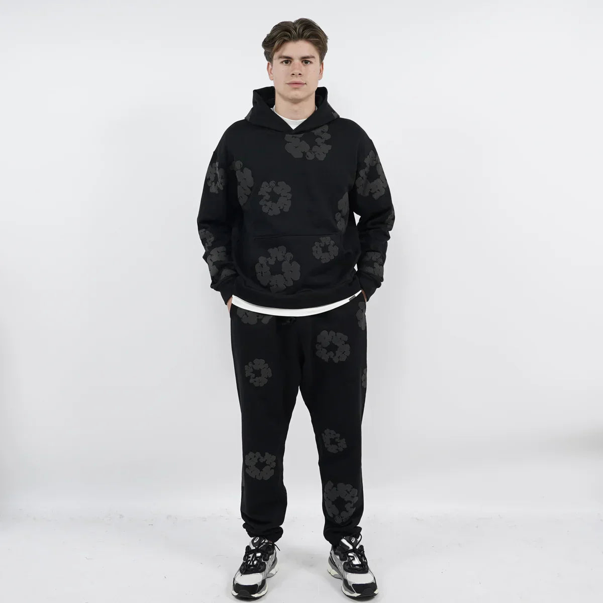 DT THE COTTON WREATH SWEATPANTS BLACK MONOCHROME