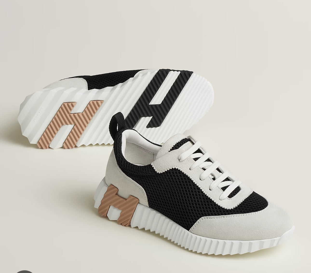 H bouncing black, white & nude