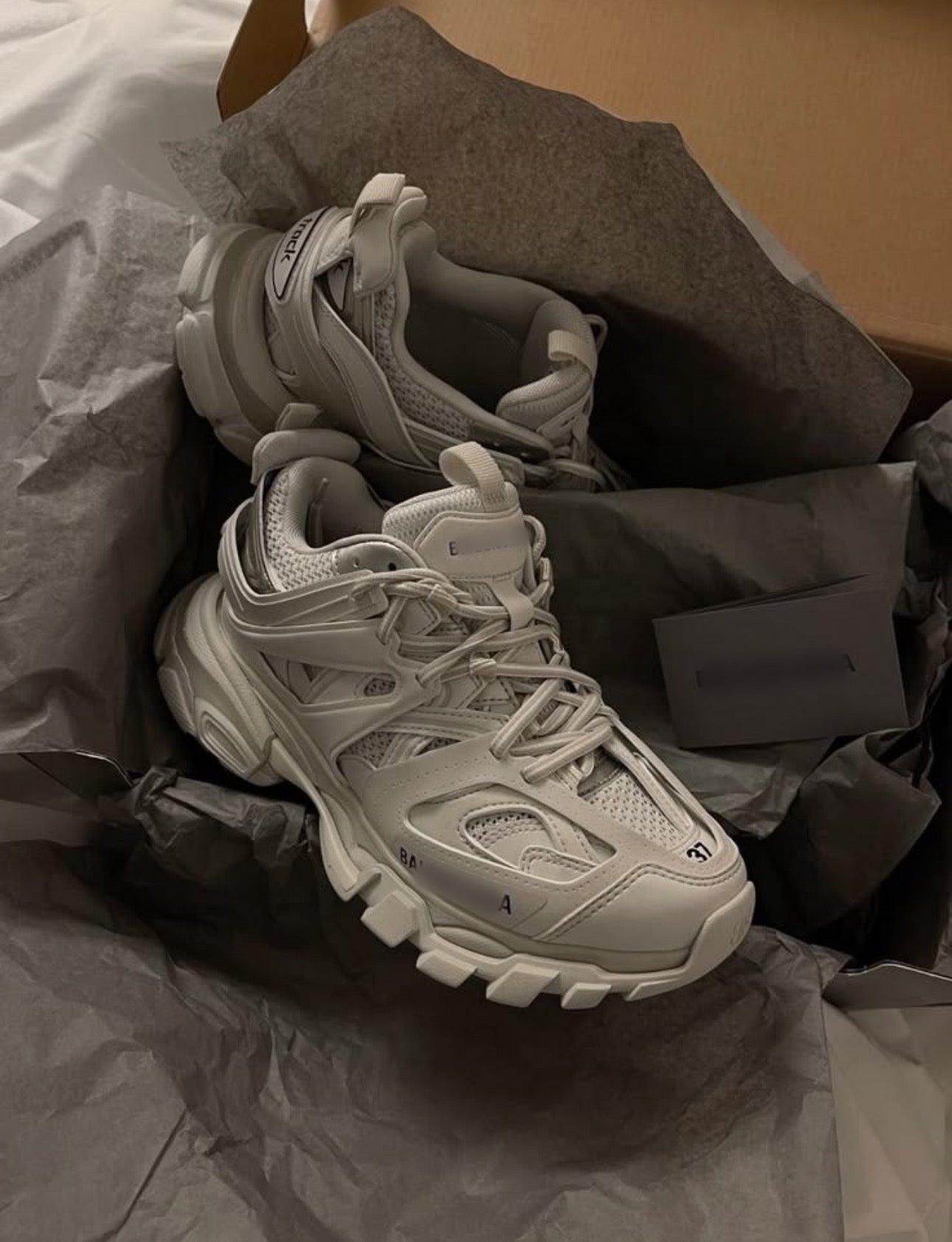 B Tracks white