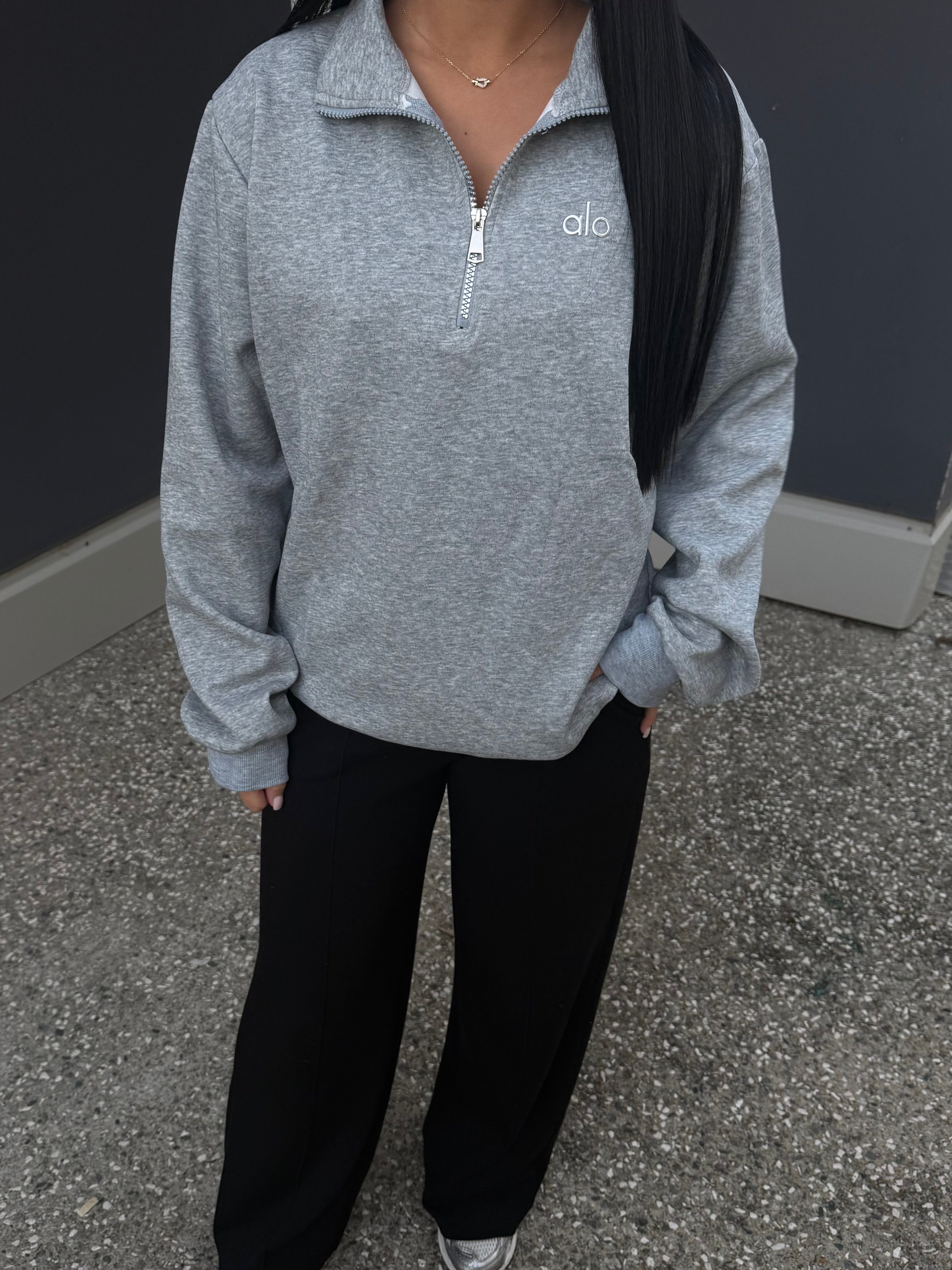 PULL ZIPPÉ GRIS