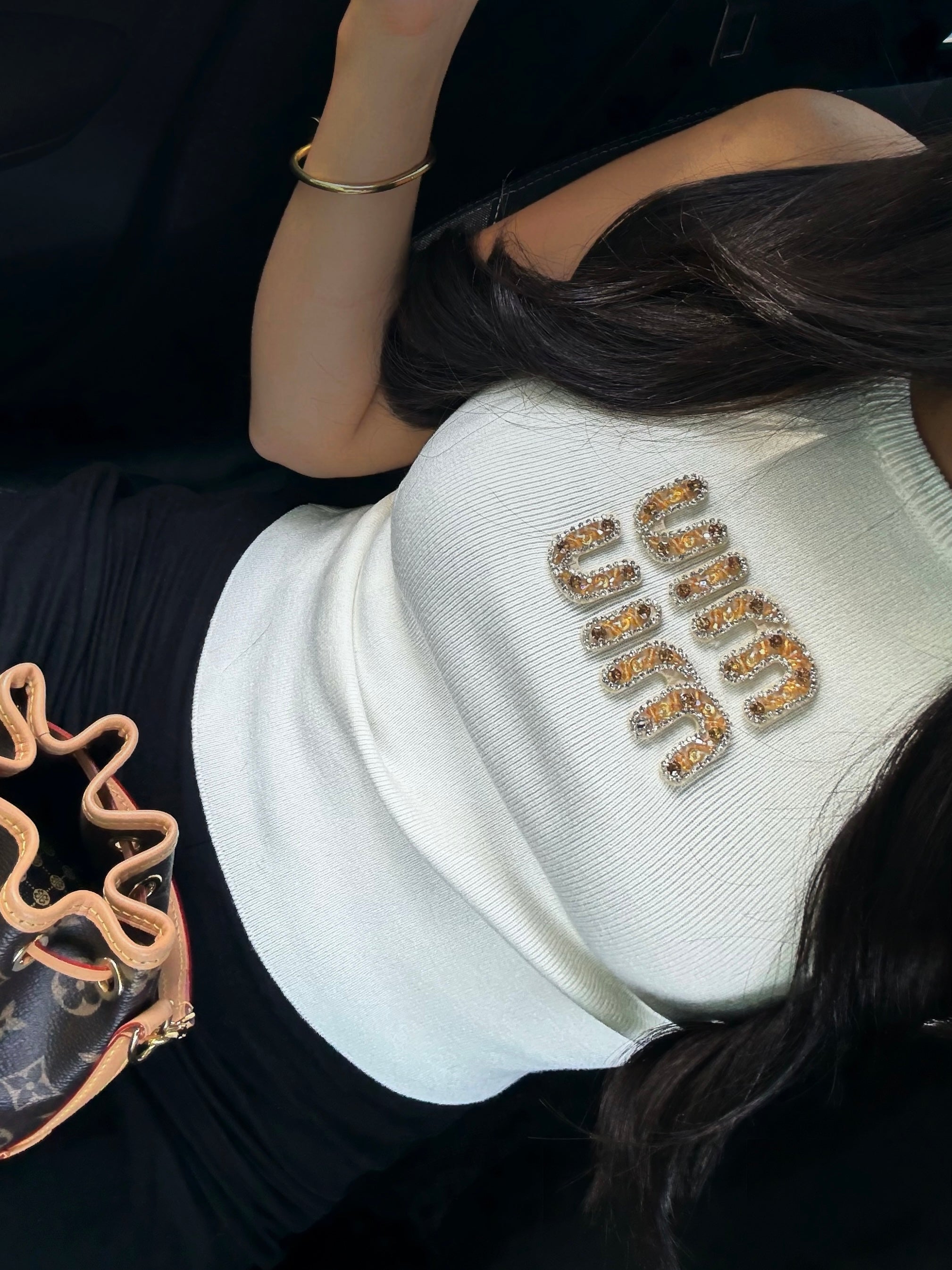 TOP BLANC COTELÉ AVEC LOGO BRODÉ DORÉ